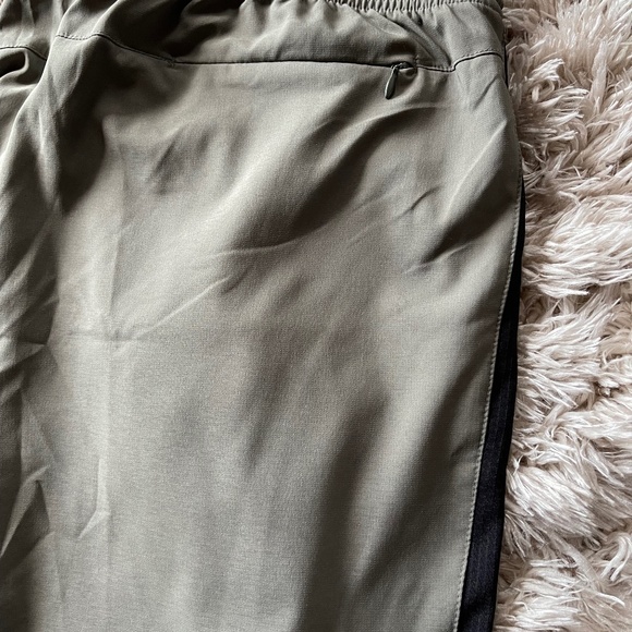 Old Navy Men's Joggers Size L Color Olive green with black stripes on both sides - Picture 5 of 9